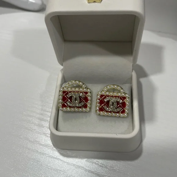 CHANEL Fuchsia Floral Embossed Wallet - Picture 14 of 16